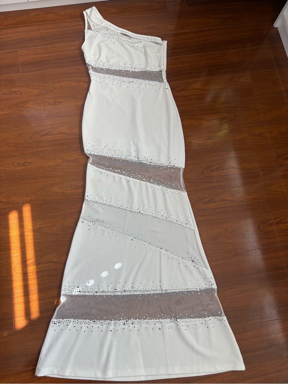 Elegant One-Shoulder White Evening Dress with Sheer Panels